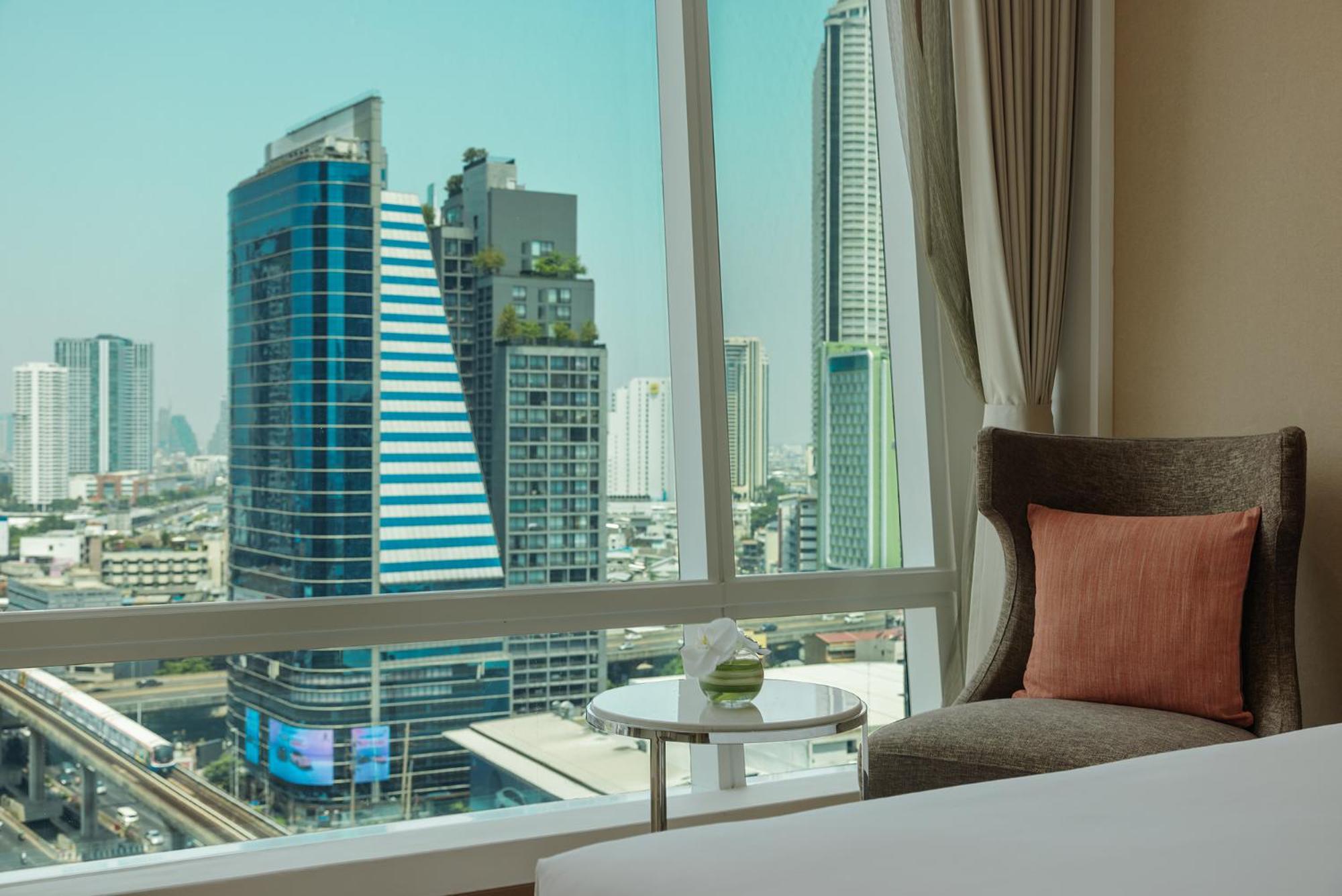 Eastin Grand Hotel Sathorn Bangkok Pokój zdjęcie View from a bedroom